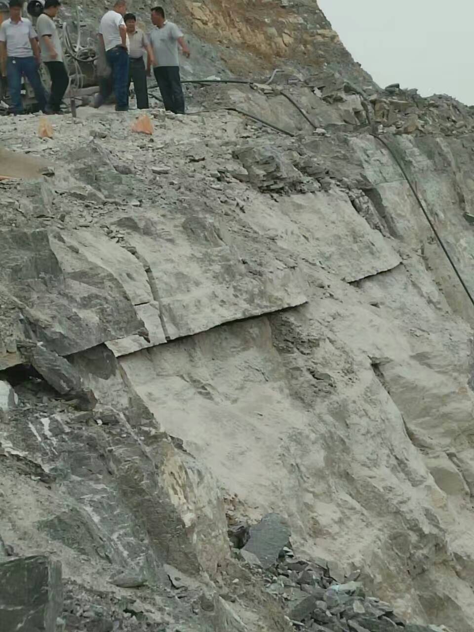 礦山開采、爆破現(xiàn)場圖片1